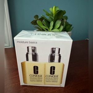 NIB set of 2 Clinique Dramatically Different Moisturizing Lotion 4.2 oz